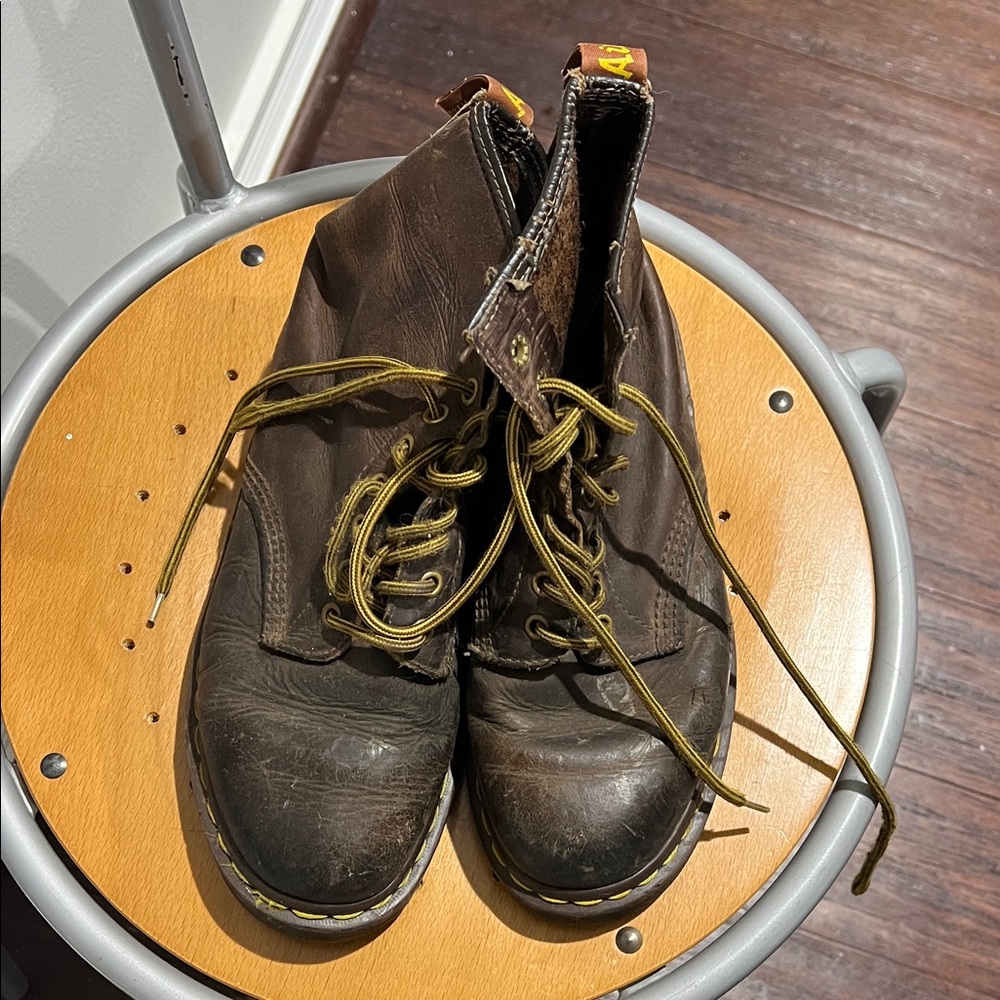 Dr. Marten’s vintage crazy horse Brown Leather Lace-Up Boots Yellow Stitching - Picture 2 of 3